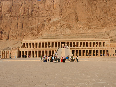 Eingang zu Tempel der Hatschepsut Fotos